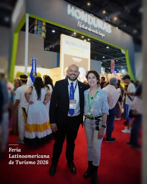 Lucía en el stand de Honduras en la Feria Latinoamericana de Turismo 2026